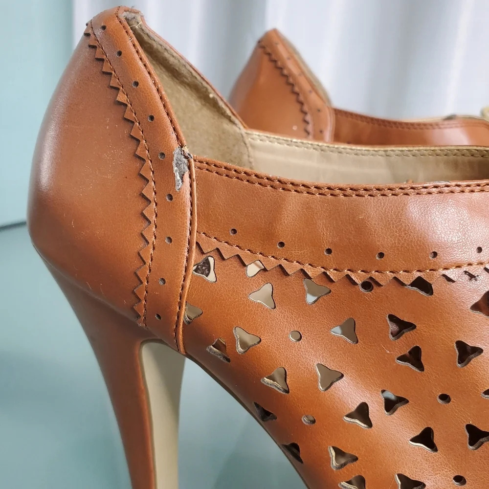 Womens Guess Peep Toe Platform with Laser Cut Design Brown Sz 9 - Picture 2 of 8